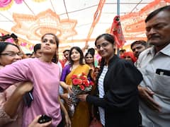 MP Election 2023: मध्य प्रदेश पहुंचीं डिंपल यादव ने प्रचार में दिखाया दम, सपा सांसद की सभा में उमड़ी भीड़, देखें तस्वीरें