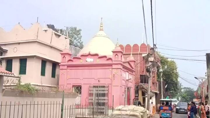 সাধক বামাক্ষ্যাপার কালী পুজো ঘিরে আজও উৎসবে মেতে ওঠেন বীরভূমের আটলা গ্রামের বাসিন্দারা।