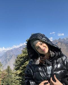 PHOTO: शहनाज गिलचा विंटर ग्लो; वुलन ड्रेसमध्ये दिसतेय सुंदर!