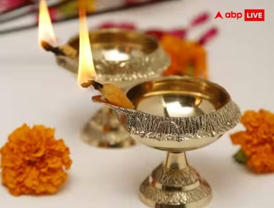 ਦੀਵਾਲੀ ਦਾ ਤਿਉਹਾਰ ਪੰਜ ਦਿਨ ਚੱਲਦਾ ਹੈ। ਇਸ ਲਈ ਇਸ ਨੂੰ ਪੰਜ ਦਿਨੀਂ ਦੀਪ ਉਤਸਵ ਦਾ ਤਿਉਹਾਰ ਵੀ ਕਿਹਾ ਜਾਂਦਾ ਹੈ। ਇਹ ਧਨਤੇਰਸ ਦੇ ਦਿਨ ਤੋਂ ਸ਼ੁਰੂ ਹੁੰਦਾ ਹੈ। ਇਸ ਦੇ ਨਾਲ ਹੀ ਛੋਟੀ ਦੀਵਾਲੀ ਜਾਂ ਨਰਕ ਚਤੁਰਦਸ਼ੀ, ਦੀਵਾਲੀ, ਗੋਵਰਧਨ ਪੂਜਾ ਅਤੇ ਭਾਈ ਦੂਜ ਮਨਾਈ ਜਾਂਦੀ ਹੈ।