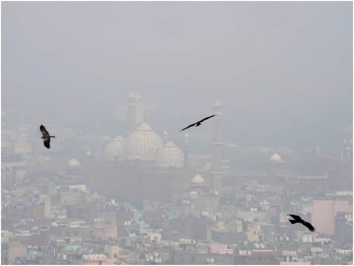 प्रेस कॉन्फ्रेंस में गोपाल राय ने बताया कि सरकार दिवाली के बाद वायु गुणवत्ता की स्थिति को लेकर समीक्षा करेगी और अगर अचानक वायु गुणवत्ता में गिरावट आती है तो फिर ऑड-ईवन लागू किया जाएगा.