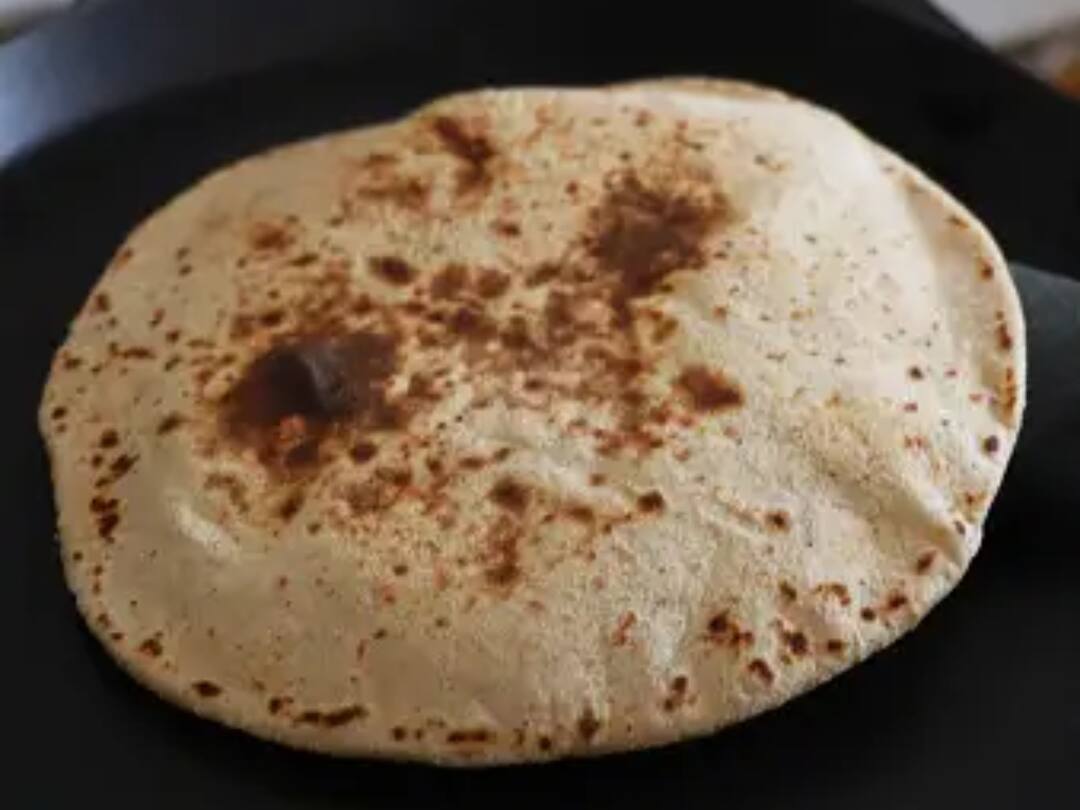 Rice Rotla: இட்லி, தோசை மட்டும் சாப்பிட்டு போரடிக்குதா? ட்ரெண்டிங்கில் கலக்கும் அரிசி ரோட்லா.. எப்படி செய்யலாம்?