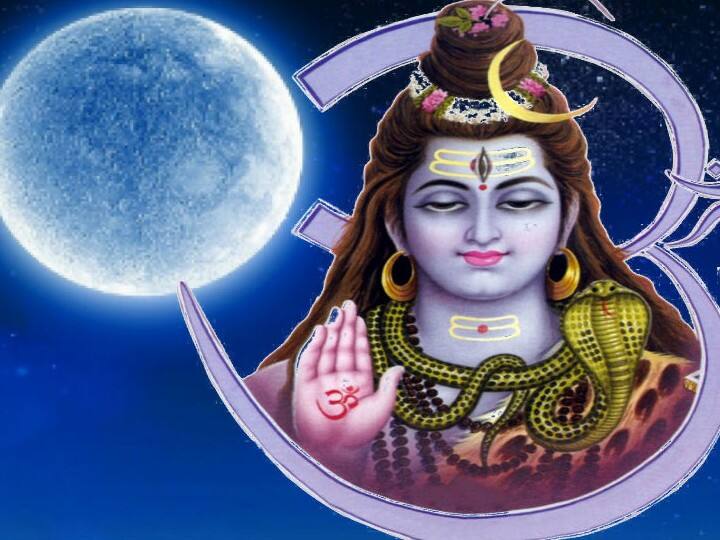 कुंडली में शनि की साढ़ेसाती या ढैय्या चल रही है तो सोमवती अमावस्या पर काले तिल का दान करें. इससे शनि, राहु-केतु की घातक तिकड़ी का अशुभ प्रभाव बेअसर हो जाते हैं. पितृ दोष भी खत्म होता है.