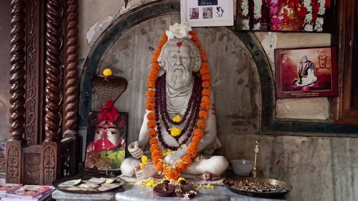 ১৮৩৭ সালে এই গ্রামে জন্মগ্রহণ করে ছিলেন বামাচরণ চট্টোপাধ্যায়। পরে যিনি খ্যাত হন সাধক বামাক্ষ্যাপা নামে।