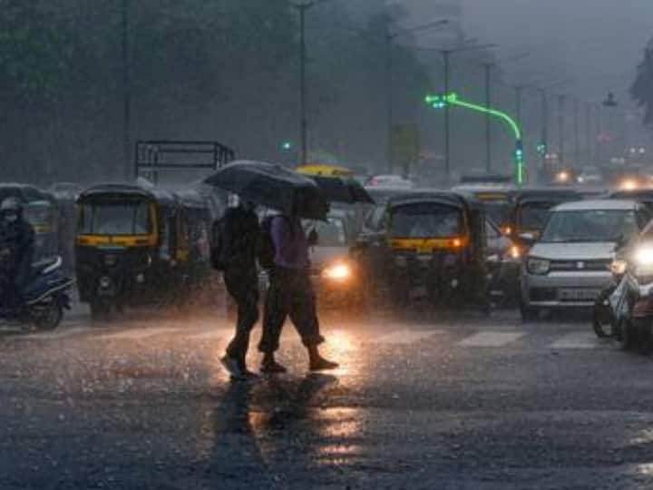 weather update imd rain alert in some districts kokan madhya maharashtra mumbai pune thane unseasonal rain marathwada vidarbha maharashtra Weather Update : ऐन दिवाळीत अवकाळी! 'या' जिल्ह्यात पावसाची शक्यता, IMD चा अंदाज काय?
