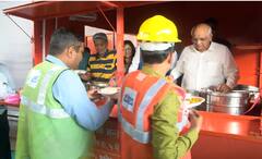 Ahmedabad: ધનતેરસના દિવસે સરકારે શ્રમિકોને આપી મોટી ભેટ, 75 હજારથી વધુ લોકોને મળશે ભરપેટ ભોજન