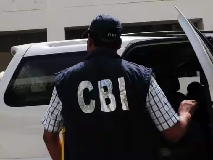 CBI busts interstate fake job Racket arrested 3 kingpins Fake Job Racket: सरकारी नौकरी द‍िलवाने वाले अंतरराज्‍यीय ग‍िरोह का भंडाफोड़, CBI ने की 9 ठ‍िकानों पर छापेमारी, 3 आरोपी दबोचे