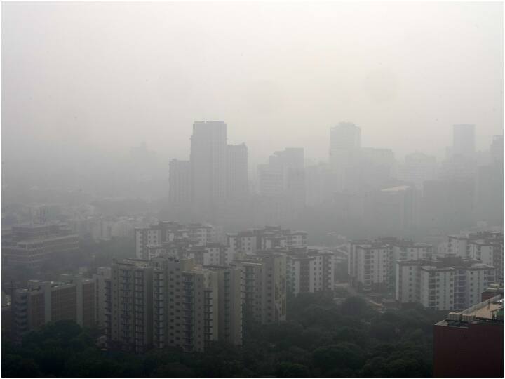 उधऱ, वायु प्रदूषण के मामले में सुप्रीम कोर्ट ने दिल्ली  सरकार को फटकार लगाई है और कहा है कि सरकार केवल छह वर्षों से बात कर रही है जबकि हमें समाधान चाहिए.