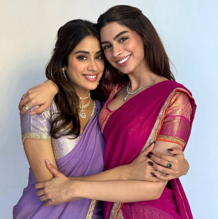 તેની કેટલીક તસવીરો સામે આવી છે, જેમાં તે તેની બહેન ખુશી કપૂર સાથે જોવા મળી રહી છે.
