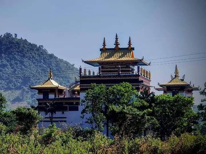 पांचवें नंबर पर है उड़ीसा का चंद्रगिरि गांव. चंद्रगिरि गांव का मौसम आपको दिवाना बना देगा. यहां इतनी साफ सफाई रहती है कि आपको लगेगा जैसे आप स्वर्ग में आ गए हैं.