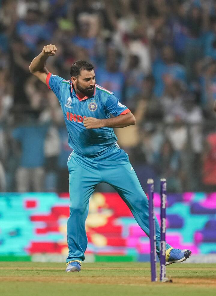 নিউজিল্যান্ডের বিরুদ্ধে ৫ উইকেট নিয়েছিলেন শামি। ৫৪ রানের বিনিময়ে।