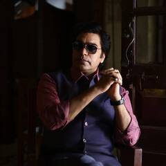 Birthday Special: पत्नी रेणुका के साथ इस आलीशान घर में रहते हैं आशुतोष राणा, यहां देखिए दोनों के आशियाने की Inside तस्वीरें