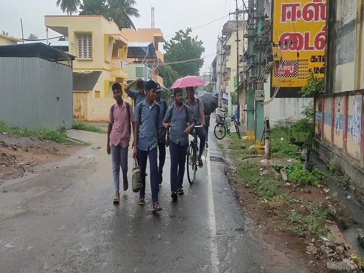 School Leave: கனமழை எதிரொலி - தமிழ்நாட்டின் 7 மாவட்டங்களில் பள்ளி, கல்லூரிகளுக்கு இன்று விடுமுறை Heavy rain reverberates - Holidays for schools and colleges in 7 districts of Tamil Nadu School Leave: கனமழை எதிரொலி - தமிழ்நாட்டின் 7 மாவட்டங்களில் பள்ளி, கல்லூரிகளுக்கு இன்று விடுமுறை