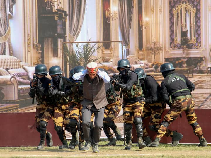 Uttarakhand Police personnel perform a drill to showcase their skills during the celebrations of the state’s foundation day. (Source: PTI)