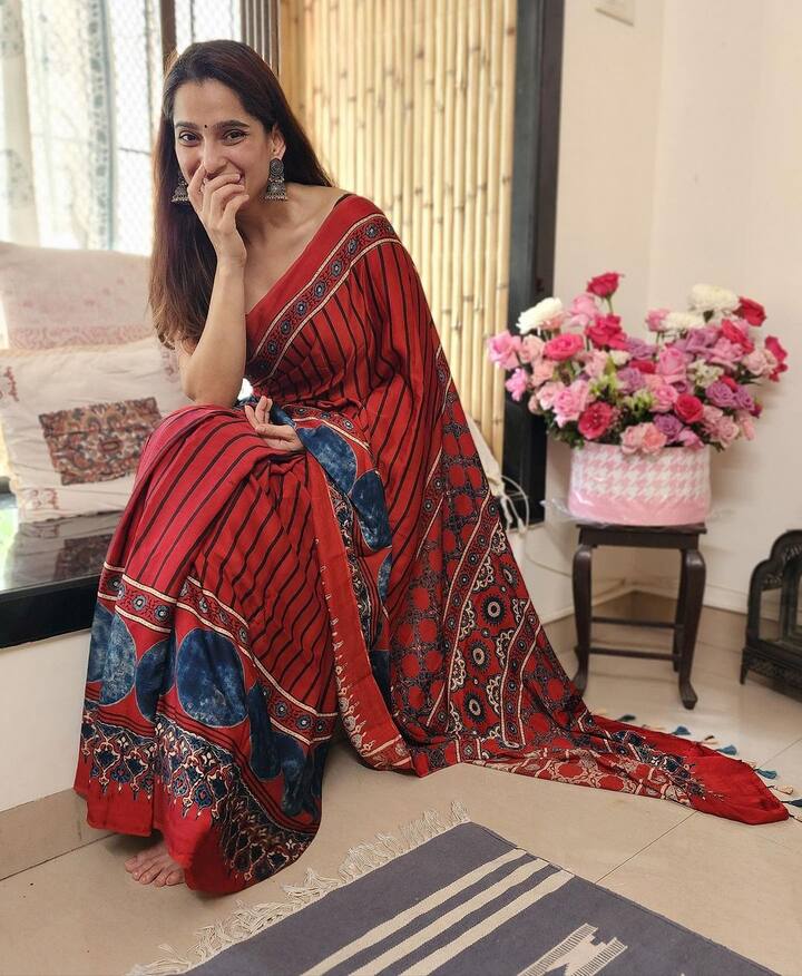 मालिका, चित्रपट, वेब सीरिज आणि नाटकांमधून प्रेक्षकांच्या भेटीस येणारी अभिनेत्री प्रिया बापट (Priya Bapat) ही तिच्या अभिनयानं नेहमीच प्रेक्षकांची मनं जिंकत असते.