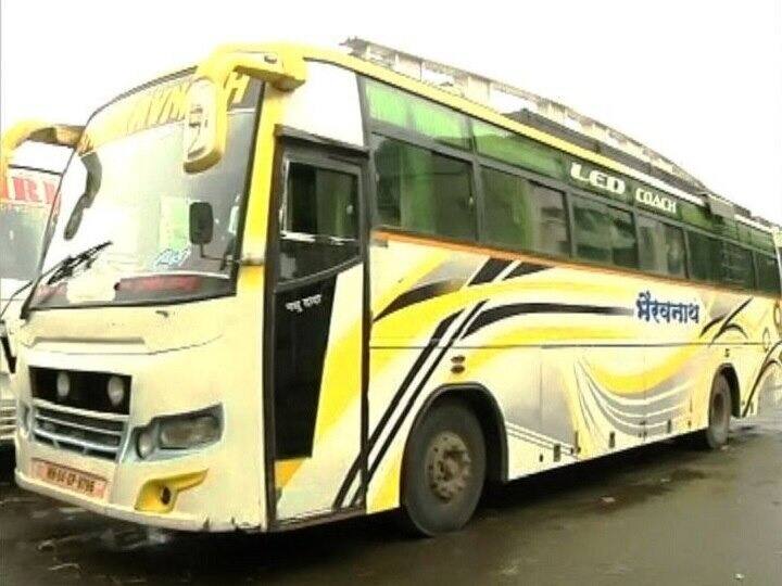 Maharashtra News private travels  bus fare is two to three times more गावची वाट महागली! खाजगी ट्रॅव्हल्सकडून प्रवाशांची लूट, बसचं भाडं दोन ते तीन पट जास्त
