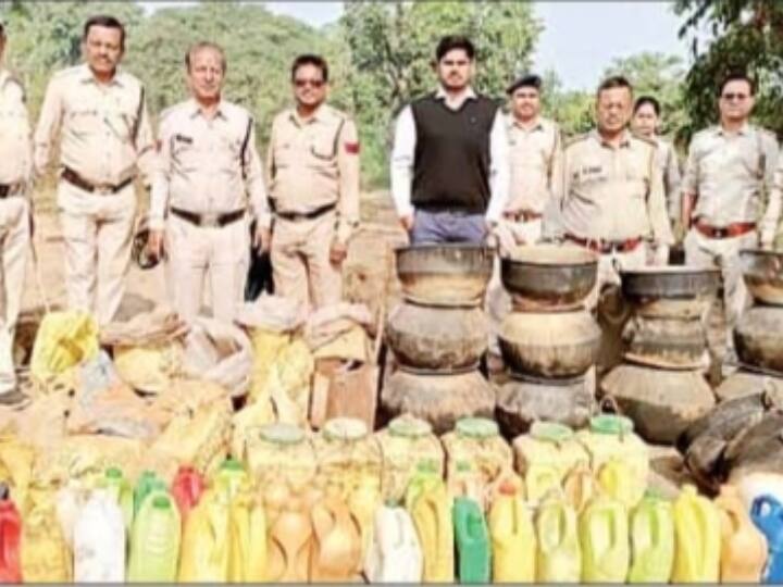 Chhattisgarh Korba news excise departments raid and seized Mahua liquor ann Chhattisgarh News: कोरबा में आबकारी विभाग को मिली बड़ी सफलता, 345 लीटर शराब की जब्त, भट्टी को किया नष्ट