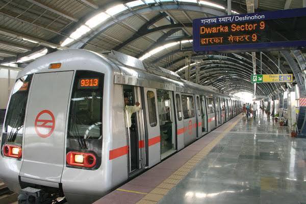 Passengers are insured in metro of Mumbai what is the rule of insurance in Delhi Metro मुंबई की इस मेट्रो में होता है पैसेंजर्स का बीमा, दिल्ली मेट्रो में इंश्योरेंस का क्या है नियम?