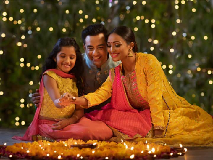 Happy Diwali 2023: Fashion Tips To Add Sparkle To Your Diwali Wardrobe Happy Diwali 2023: Fashion Tips To Add Sparkle To Your Diwali Wardrobe