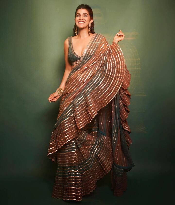 આ તસવીરોમાં નિમરત સાડીમાં ખૂબ જ શાનદાર લાગી રહી છે.