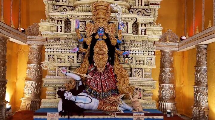 আলিপুরদুয়ারে এই সংগঠন পুজোর পাশাপাশি ক্রমাগত নানা সমাজসেবামূলক অনুষ্ঠানেও যুক্ত থাকে। তাই তো এই সংগঠনের এত জনপ্রিয়তা। ছবি - অরিন্দম সেন