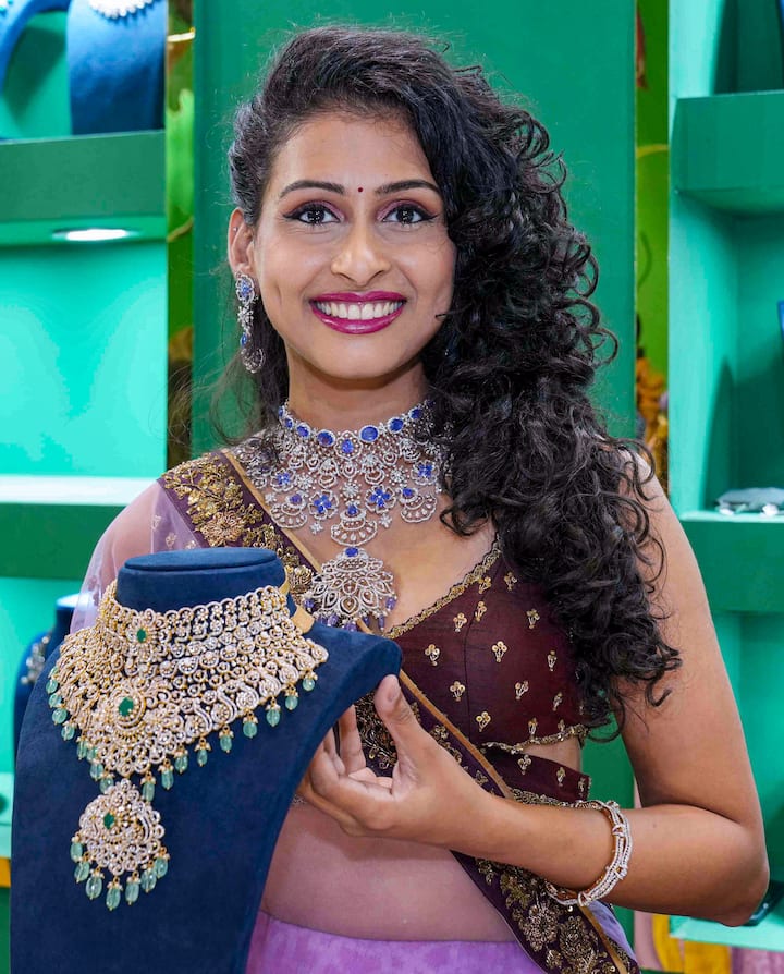 এছাড়াও রয়েছে ২২ ক্যারেটের সোনা, তার fineness ৯১৬, (916 gold rate today)২২ ক্যারেটের সোনা দিয়েই গয়না তৈরি হয়। পাথর সেটিং, হিরের গয়না তৈরিতে সাধারণত ১৮ ক্যারেটের সোনা ব্যবহার করা হয়।  একেবারে খাঁটি সোনা এতটাই নরম হয় যে তা দিয়ে গয়না বানানো যায় না।