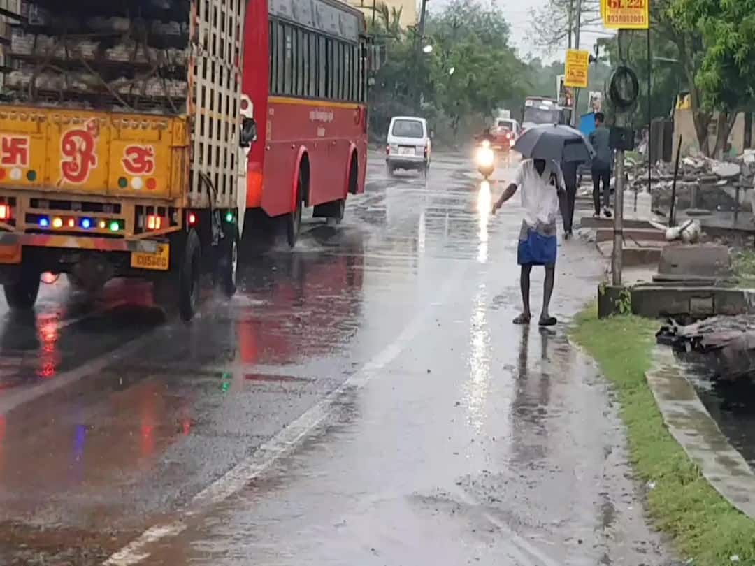 TN Rain Alert: வருணபகவானின் தீபாவளி கிஃப்ட் இதுதான்.. அடுத்த 3 மணிநேரம் 5 மாவட்டங்களில் வெடிக்கபோகும் மழை..! Tamil Nadu Rain Weather Update next 3 hours 5 Districts Including Villupuram Kallakurichi Cuddalore Mayiladuthurai TN Rain Alert: வருணபகவானின் தீபாவளி கிஃப்ட் இதுதான்.. அடுத்த 3 மணிநேரம் 5 மாவட்டங்களில் வெடிக்கபோகும் மழை..!