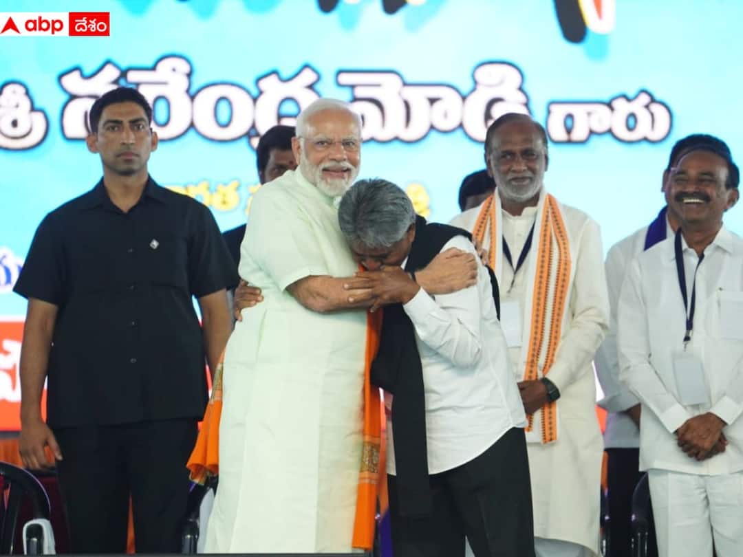 Manda Krishna Madiga Sensational Comments at Madiga Vishwarupa Sabha in Hyderabad Manda Krishna Madiga Emotional: మాదిగల్ని మనుషులుగా చూడలేదు, మాకోసం వచ్చిన పెద్దన్న మోదీ: వేదికపై మందకృష్జ కంటతడి