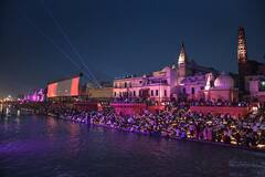 श्रीरामाच्या जन्मभूमीत दीपोत्सवाची रंगत, हजारो दिव्यांनी उजळली अयोध्यानगरी; पाहा फोटो