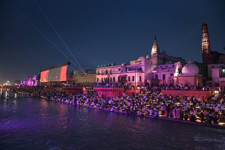 Deepotsav celebrations in Ayodhya : अयोध्येमध्ये यंदा देखील दीपोत्सवाची रंगत पाहायला मिळाली.
