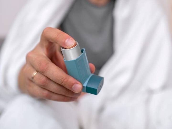 How asthma patients should take care of their health during Diwali दिवाली के शोर-शराबा और पॉल्यूशन के बीच पड़ जाए अस्थमा अटैक तो मरीज ऐसे बचाएं खुद की जान