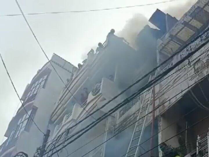 Prayagraj fire in building in Bahadurganj area fire brigade rescue UP News: प्रयागराज की बहुमंजिला इमारत में लगी आग, मौके पर पहुंची फायर ब्रिगेड की टीम