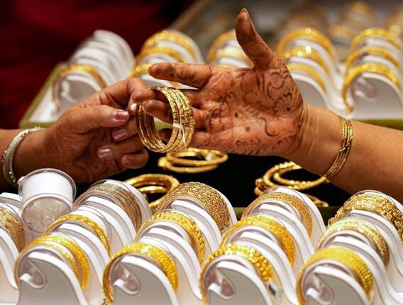 Noida Dhanteras 2023: नोएडा में धनतेरस पर जमकर हुई खरीददारी, बाजारों में उमड़ी भीड़, दो हजार करोड़ का कारोबार Noida Dhanteras 2023: नोएडा में धनतेरस पर जमकर हुई खरीददारी, बाजारों में उमड़ी भीड़, दो हजार करोड़ का कारोबार