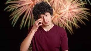 Diwali 2023 : दिवाळीत चुकून फटाक्यांची ठिणगी डोळ्यांत गेली तर काय करावं आणि काय करू नये? वाचा आरोग्य तज्ज्ञांचं मत