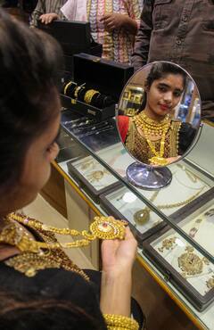 Gold Rate Today: ধনতেরসের পর কমছে সোনার দাম? আজ কত গেল রেট