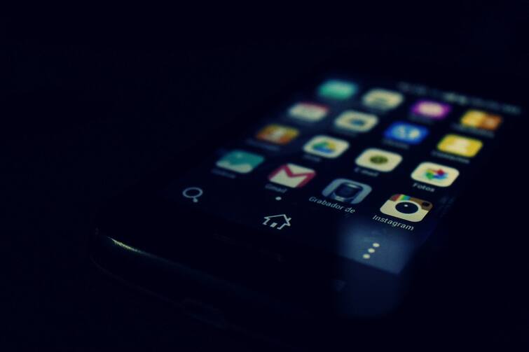 India launch of iQoo 12 series will take place on December 12 know other details iQoo Smartphones: ভারতে আসছে আইকিউওও ১২ সিরিজ, কোন কোন ফোন লঞ্চের সম্ভাবনা রয়েছে? কবে লঞ্চ?