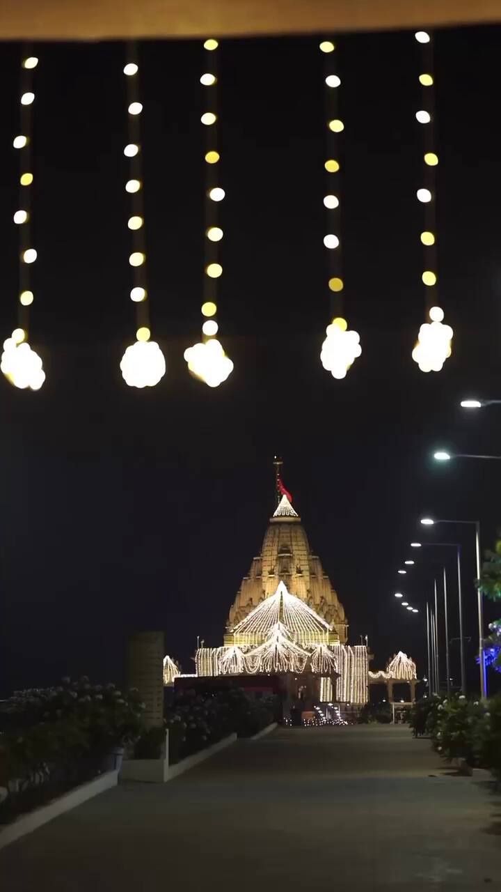 આ મંદિરમાં મા ખોડલ સહિત મા અંબા, વેરાઈ મા, મા ગાત્રાળ, મા અન્નપૂર્ણા, મા મહાકાળી, રાંદલ, માતા બુટભવાની, બ્રહ્માણી માતા, મોમાઇ માતા, મા ચામુંડા, મા ગેલ તેમજ મા શિહોરીની ભવ્ય મૂર્તિઓ સ્થાપિત કરાયેલી છે.