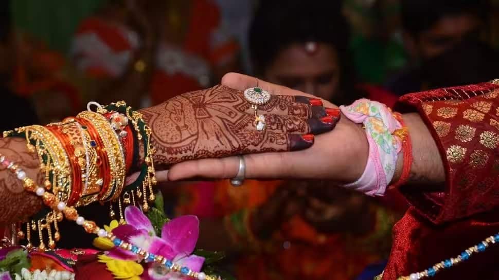 Astro Tips For Marriage: વિવાહમાં વિલંબ થઇ રહ્યો છે? શીઘ્ર લગ્નના યોગ માટે કરો આ સચોટ ઉપાય Delaying marriage Do this exact remedy for quick marriage yoga follow these astro tips Astro Tips For Marriage: વિવાહમાં વિલંબ થઇ રહ્યો છે? શીઘ્ર લગ્નના યોગ માટે કરો આ સચોટ ઉપાય