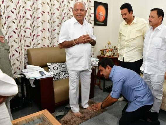 Karnataka bjp president : தலைவரான எடியூரப்பா மகன்! கலாய்த்த காயத்ரி ரகுராம்!