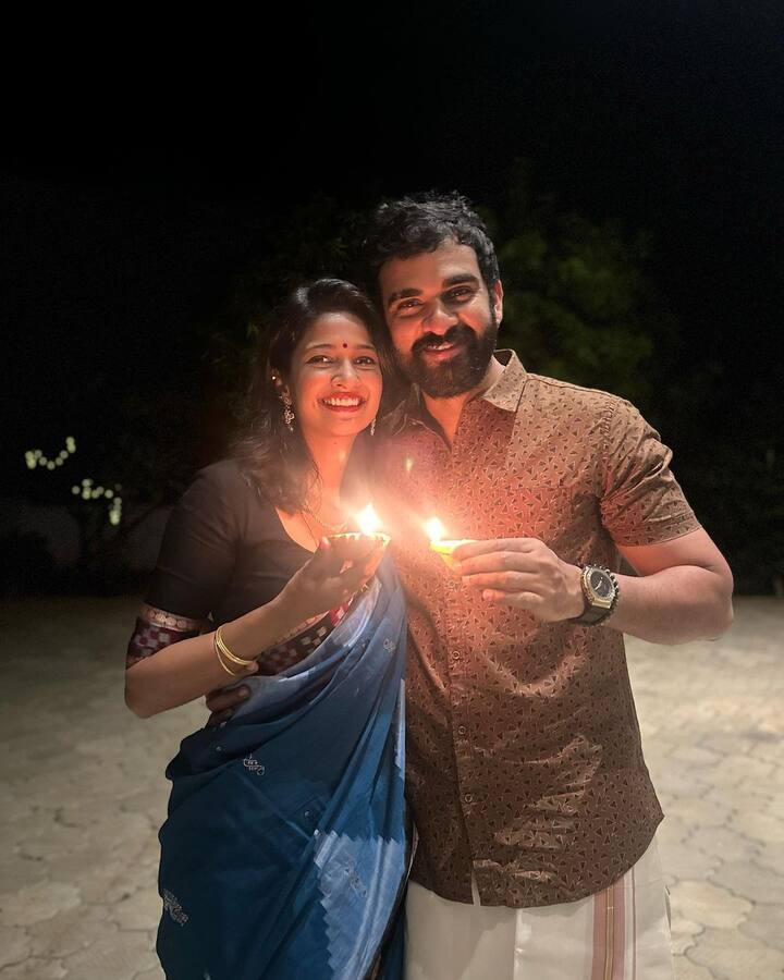 அசோக் செல்வன் - கீர்த்தி பாண்டியன், தங்கள் தலை தீபாவளியை கீர்த்தியின் சொந்த ஊரான திருநெல்வேலியில் கொண்டாடியுள்ளனர்.