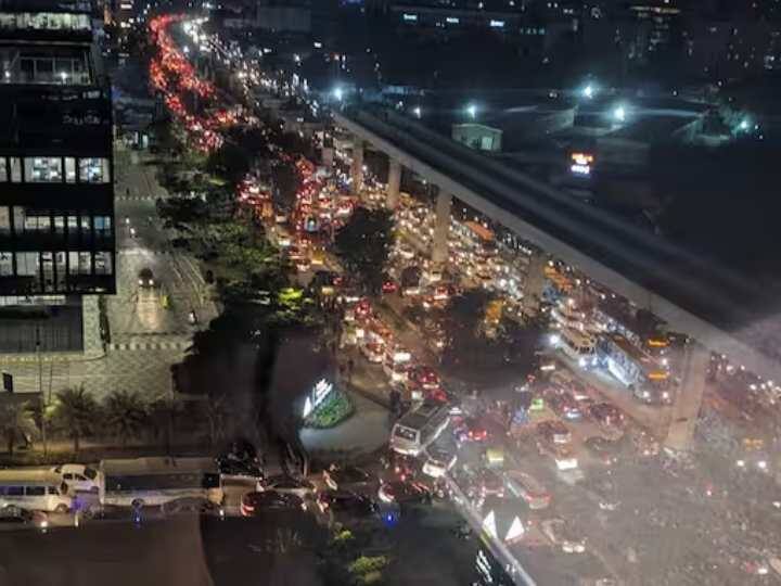 Bengaluru Traffic Jam Diwali Festival 2023 Heavy Congestion 1000 Buses 50 Thousand Additional Vehicles Bengaluru Traffic Jam: 1000 से ज्यादा बसें, 5000 चार पहिया वाहन,  बेंगलुरु में आधी रात तक जाम में फंसे रहे 2.5 लाख लोग