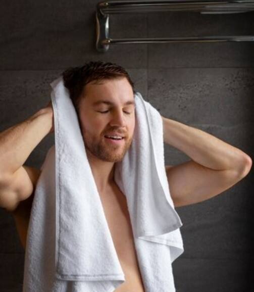 ਠੰਡੇ ਪਾਣੀ ਨਾਲ ਇਸ਼ਨਾਨ ਕਰਨ ਨਾਲ ਆਲਸ ਦੂਰ ਹੁੰਦਾ ਹੈ ਅਤੇ ਪੂਰੇ ਸਰੀਰ ਵਿਚ ਊਰਜਾ ਮਹਿਸੂਸ ਹੁੰਦੀ ਹੈ। ਡਿਪਰੈਸ਼ਨ ਤੋਂ ਰਾਹਤ ਦਿਵਾਉਂਦਾ ਹੈ।