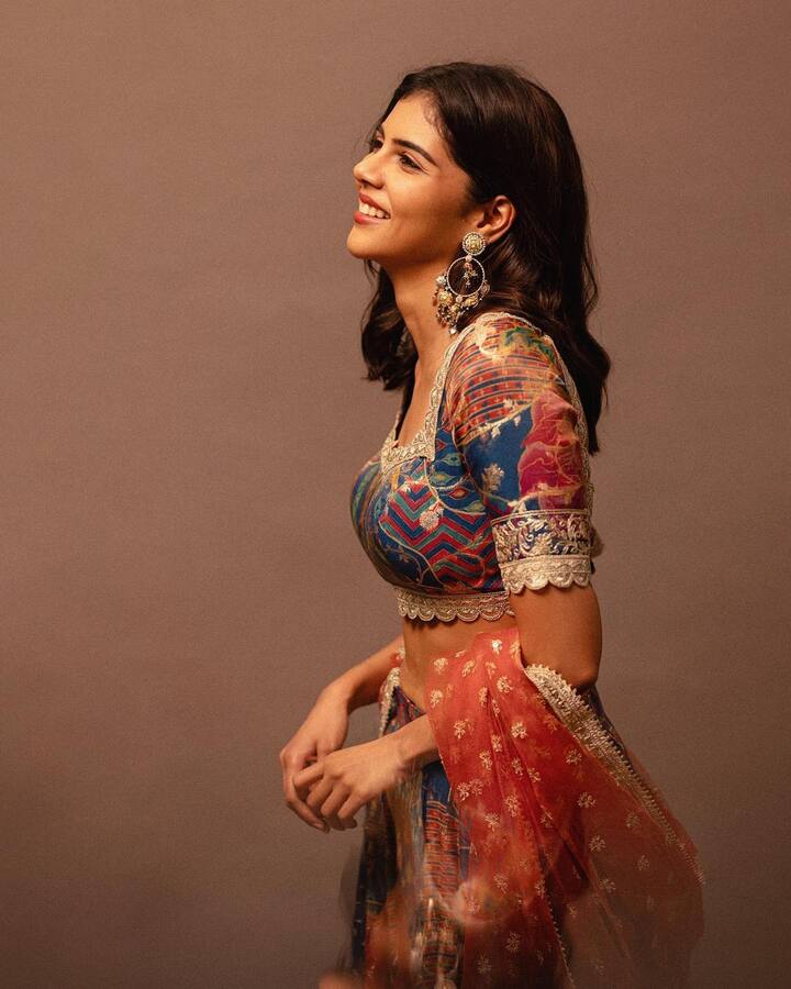 ముఖ్యంగా మలయాళంలో హృదయం సినిమా చేసినిత్యగా అందరి హృదయాలు కొల్లగొట్టింది.