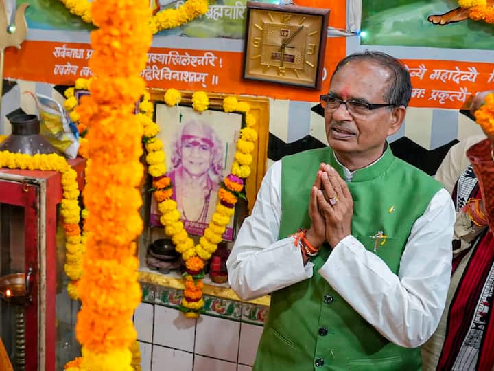 MP CM Shivraj Singh Chouhan shared a video and tweeted, “Hearty congratulations and best wishes to you on the holy festival of Diwali! May happiness, prosperity and success come into your life with the blessings of Mother Lakshmi and Lord Shri Ram. I wish that Madhya Pradesh continues to move ahead on the path of prosperity and progress and touch new heights of progress.” (Source: PTI)