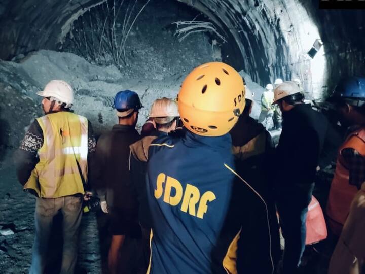 Rescue personnel inside the tunnel as the rescue work slowly progresses. (Source: Twitter/@uksdrf)