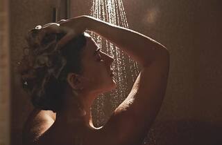 ਸਰਦੀਆਂ ‘ਚ ਨਹਾਉਂਦੇ ਸਮੇਂ ਕਈ ਲੋਕ ਕਰਦੇ ਨੇ ਇਹ ਗ਼ਲਤੀਆਂ,  ਬਿਮਾਰੀਆਂ ਨੂੰ ਮਿਲ ਜਾਂਦਾ ਸੱਦਾ, ਜਾਣੋ ਕਿਵੇਂ ਕਰੀਏ ਬਚਾਅ ?