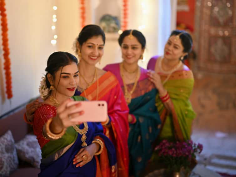 Happy Diwali 2023: Skincare Tips To Ace Your Look On This Day Happy Diwali 2023: Skincare Tips To Ace Your Look On This Day