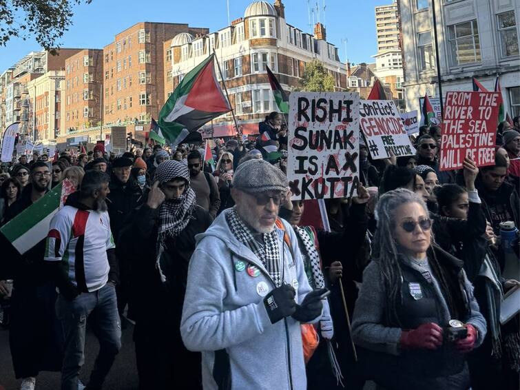 Israel Gaza Hamas Palestine Attack Pro-Palestinian protesters march in London Gaza News: పాలస్తీనాకు మద్దతుగా లండన్‌లో భారీ ర్యాలీ, రోడ్లపై లక్షలాది మంది