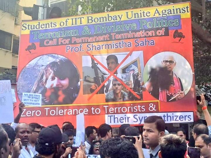 Israel Hamas War IIT Mumbai Protest against glorifying Palestinian terrorists Sharmistha Saha Sudhanva Deshpande Mumbai News: फलस्तीनी ‘आतंकवादी’ का महिमामंडन करना प्रोफेसर को पड़ा भारी, IIT मुंबई के बाहर लोगों ने किया प्रदर्शन