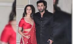 Bollywood Diwali Party: বাঙালি সাজ সইফের, লাল শাড়িতে অনবদ্য করিনা, জমজমাট পতৌদিদের দীপাবলি